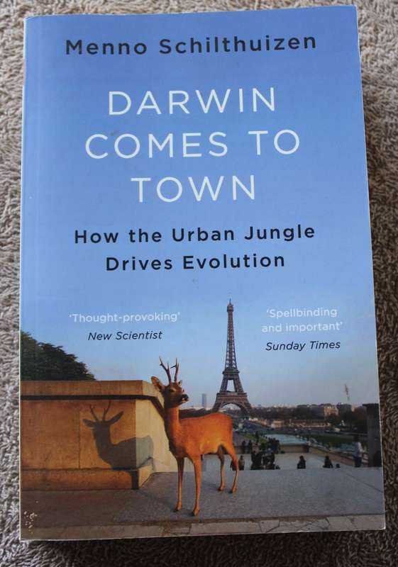 DARWIN COMES TO TOWN by Menno Schilthuizen. (How the Urban Jungle Drives Evolution).