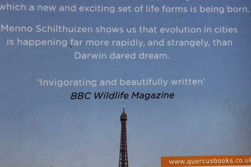 DARWIN COMES TO TOWN by Menno Schilthuizen. (How the Urban Jungle Drives Evolution).