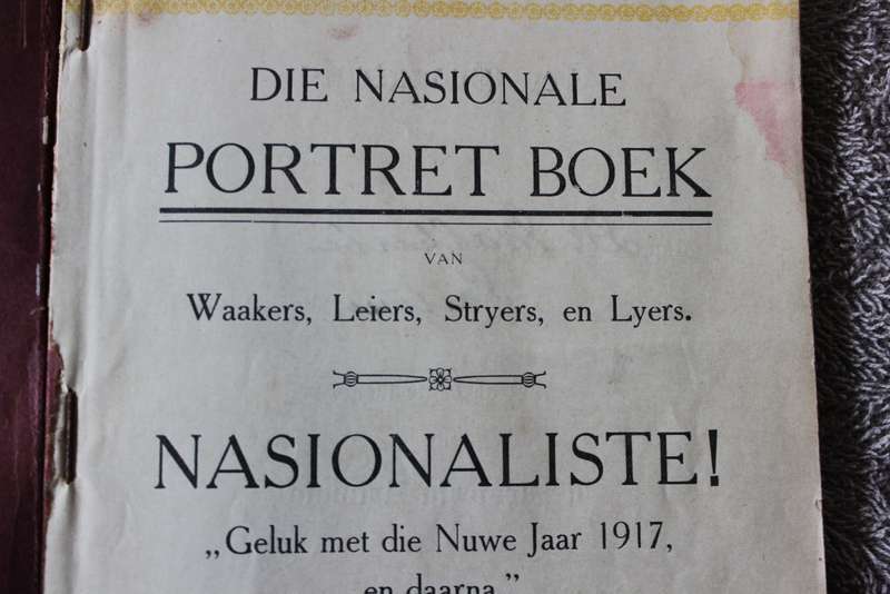 DIE NASIONALE PORTRET BOEK VAN WAAKERS, LEIERS, STRYERS EN LYERS  deur A B de V Pickard (GETEKEN)W