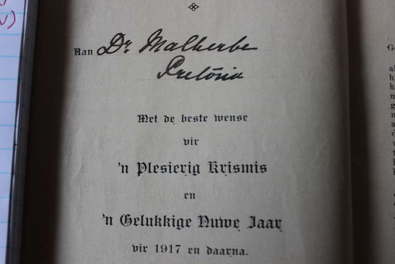 DIE NASIONALE PORTRET BOEK VAN WAAKERS, LEIERS, STRYERS EN LYERS  deur A B de V Pickard (GETEKEN)W