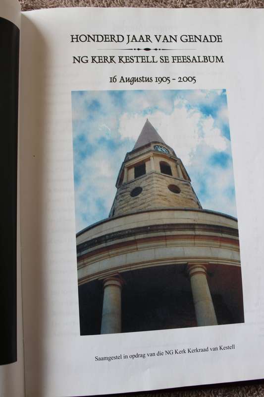 HONDERD JAAR VAN GENADE. N.G. Kerk Kestell se Feesalbum. 16 Augustus 1905-2005.   (P)