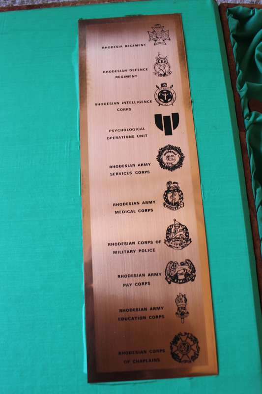 TWENTY RHODESIAN MILITARY BADGES MOUNTED IN SMART LEATHERLIKE BOX