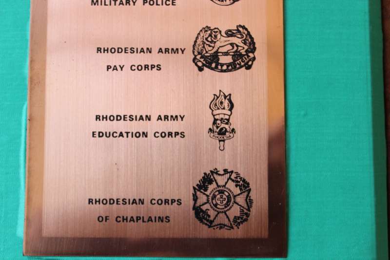 TWENTY RHODESIAN MILITARY BADGES MOUNTED IN SMART LEATHERLIKE BOX