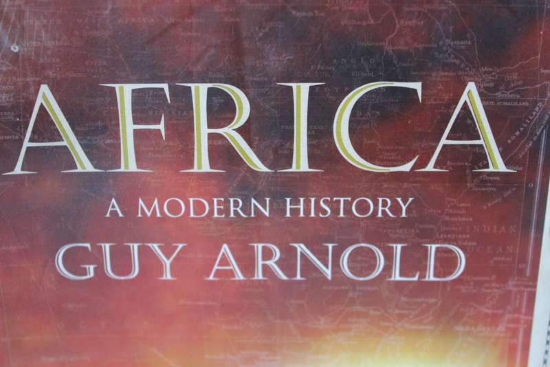 AFRICA. A MODERN HISTORY. Guy Arnold.   (W)