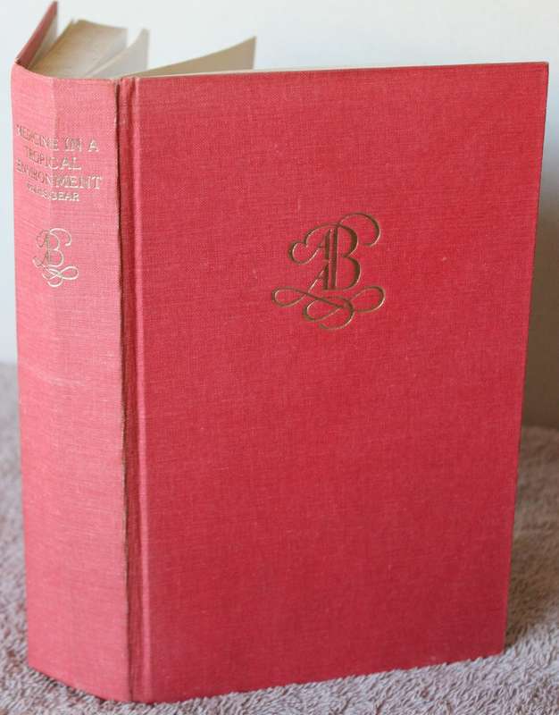 MEDICINE IN A TROPICAL ENVIRONMENT. Edited by J.H.S. Gear.   (W)