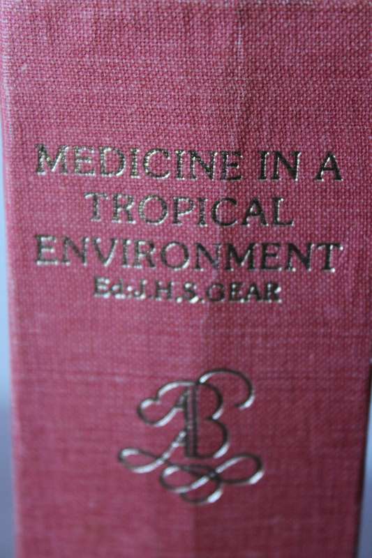 MEDICINE IN A TROPICAL ENVIRONMENT. Edited by J.H.S. Gear.   (W)