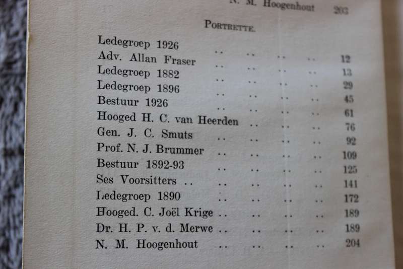 NA VYFTIG JAAR. Gedenkboek van die Unie-Debatsvereniging Stellenbosch. 1876-1926.   (P)
