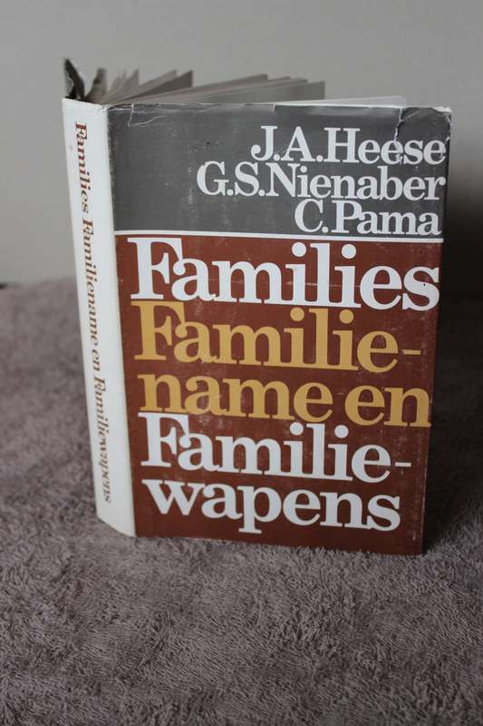 FAMILIES, FAMILIE-NAME EN FAMILIE-WAPENS  deur J. A. Heese, G. S. Nienabear en C. Pama