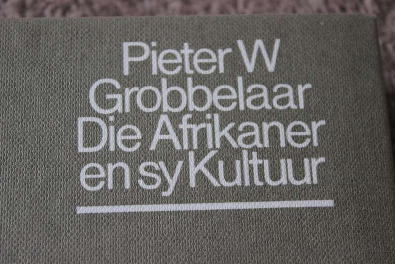 FAMILIES, FAMILIE-NAME EN FAMILIE-WAPENS  deur J. A. Heese, G. S. Nienabear en C. Pama