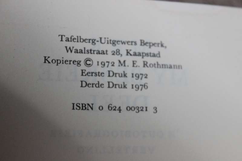 TWEE HARDEBANDE: M.E.R. 100 EN MY BESKEIE DEEL M.E.R. `n Outobiografiese Vertellings