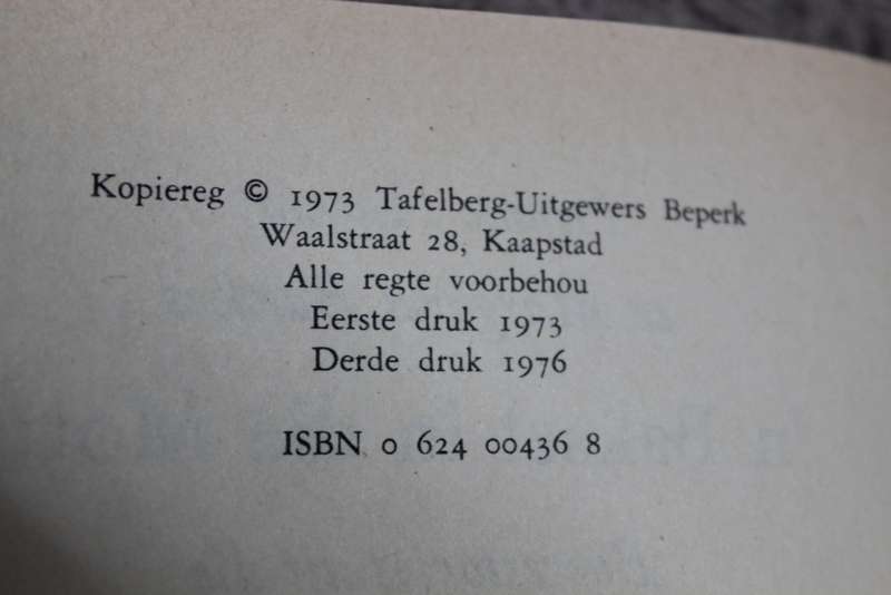 OP DIE STORMBERGE deur Hennie Aucamp EN `n BAKSEL IN DIE MôRE deur Hennie Aucamp en Margaret Bakkes