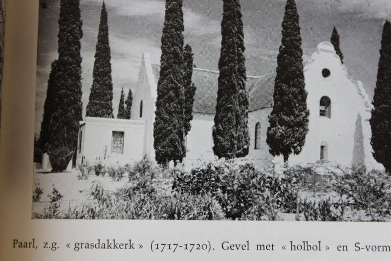 OUDNEDERLANDSE ARCHITEKTUUR IN ZUID-AFRIKA  deur C. V. Trefois  (Teks in Nederlands)