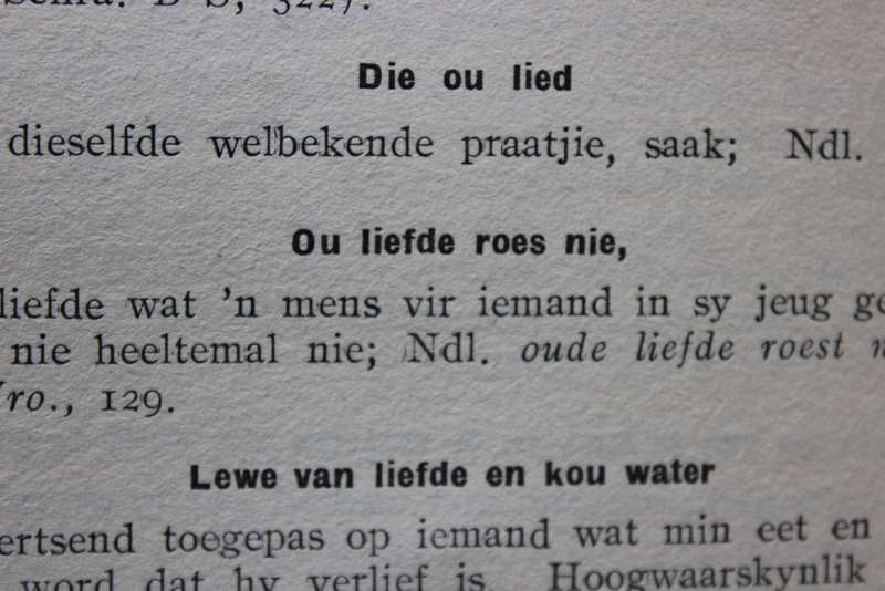 AFRIKAANSE SPREEKWOORDE EN VERWANTE VORME  deur D. F. Malherbe