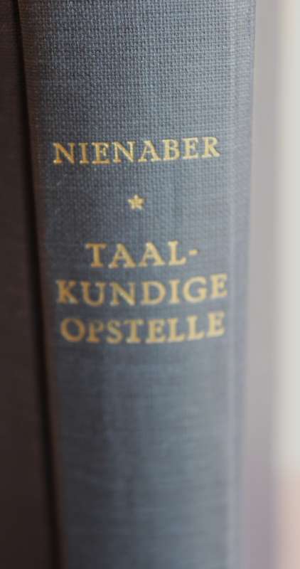 TAALKUNDIGE OPSTELLE versamel deur P.J. Nienaber. (Ontstaan van Afrikaans, standaardwoordeboek)  (W)