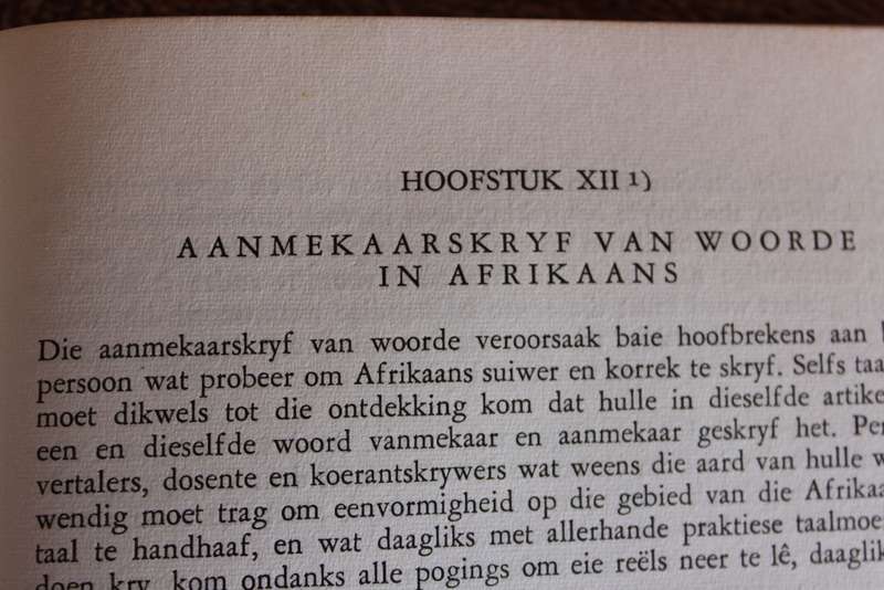 TAALKUNDIGE OPSTELLE versamel deur P.J. Nienaber. (Ontstaan van Afrikaans, standaardwoordeboek)  (W)