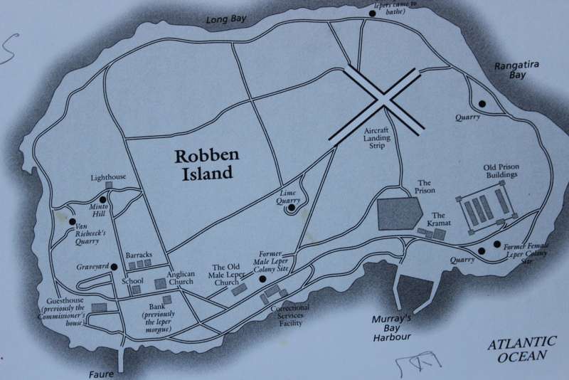 ROBBEN ISLAND  by Charlene Smith  Mayibuye History and Literature Series No 76