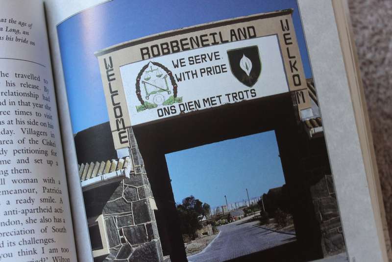 ROBBEN ISLAND  by Charlene Smith  Mayibuye History and Literature Series No 76