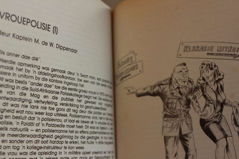 POLISIE-PRAATJIES EN PENSKETSE deur Majoor Crafford, Kaptein Dippenaar en Majoor Potgieter.    (W)