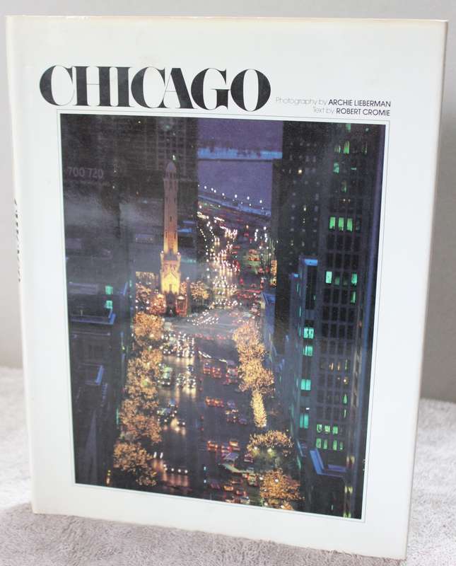 CHICAGO. Text Robert Cromie, Photography by Archie Lieberman.  (W)