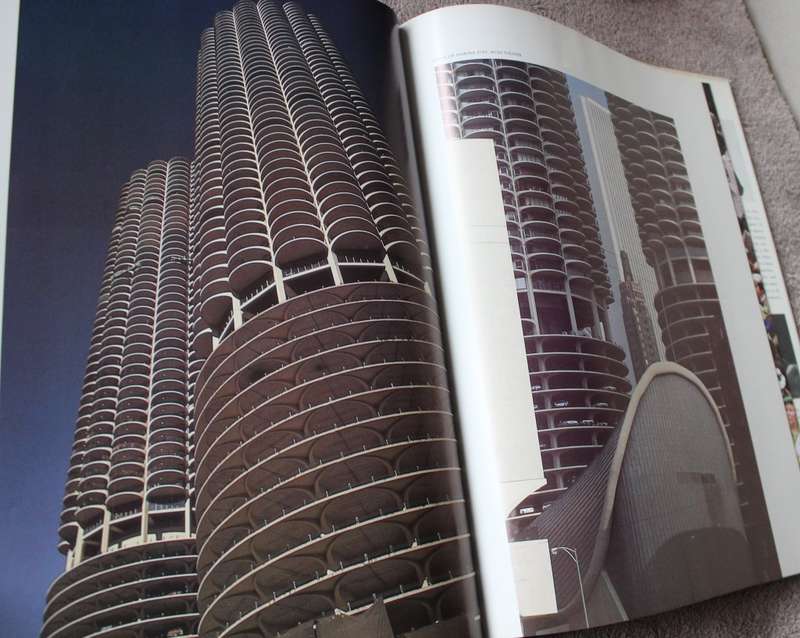 CHICAGO. Text Robert Cromie, Photography by Archie Lieberman.  (W)