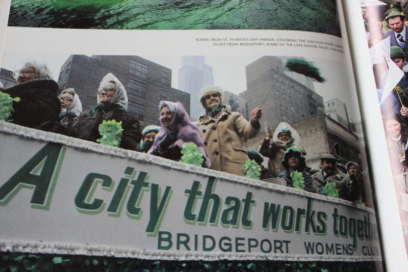 CHICAGO. Text Robert Cromie, Photography by Archie Lieberman.  (W)