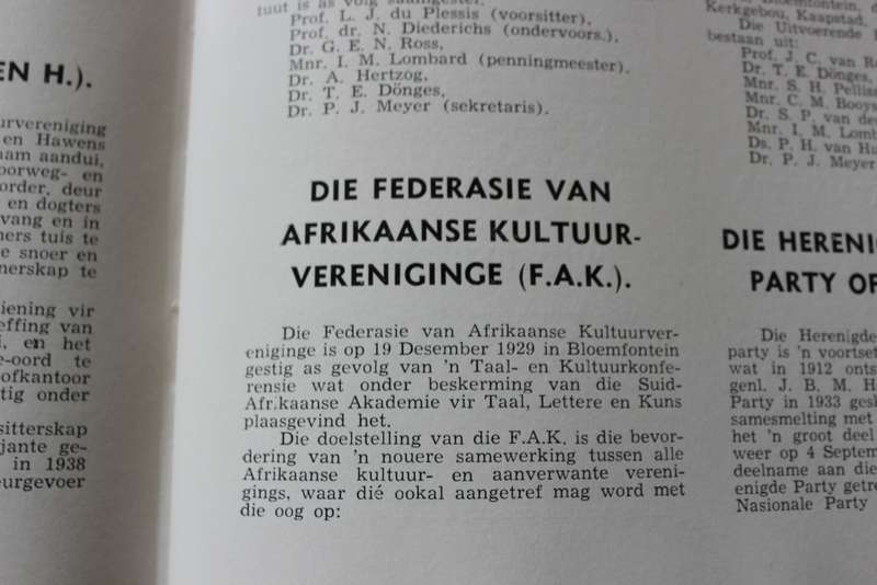 DIE AFRIKANER-PERSONEREGISTER 1942.    (P)