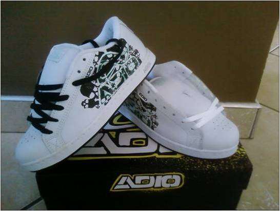 Adio Sneakers