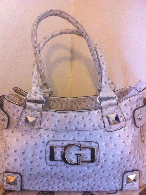 BRAND NEW  GUESS HANDBAG NEW STYLE NEW LOOK