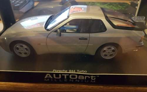 Autoart Porsche 944 Turbo