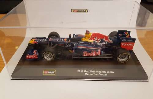 Bburago 1/32 F1 Red Bull RB8 Racing Team 2012 #1 Sebastian Vettel