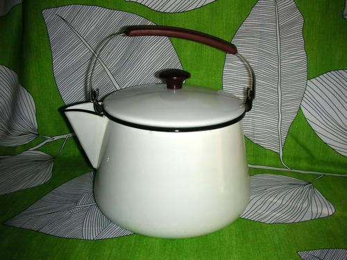 Retro Scandinavian Style Enamel Hob Kettle Bakelite Handle