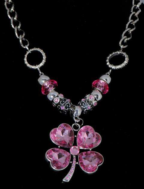 Fashion Jewelry:  Beautiful Pink Flower Pendant  Necklace