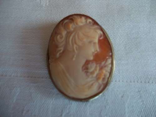 Lovely Victorian silver plated shell cameo brooch