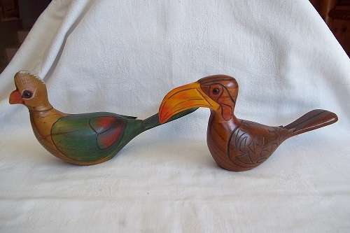 2 Lovely handcrafted Birds of Africa Knysna wooden carved birds for 1 bid