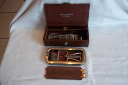 Vintage Imperial No. 3 Rolls Razor in a leather travel case - 1927