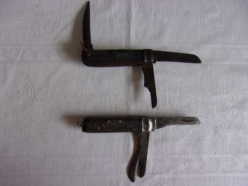 2 different WW2 British Jack/ Clasp knives for 1 bid
