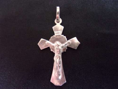 Lovely Sterling silver crucifix pendant