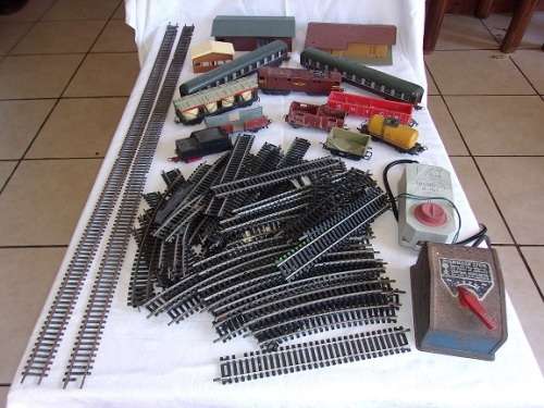 Large lot of 65 mainly Lima HO model train accessories for 1 bid - used condition