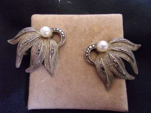 Pair of beautiful Sterling silver and freshwater pearl clip on earrings