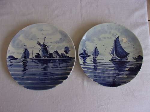 2 Vintage Delft handpainted plates for 1 bid