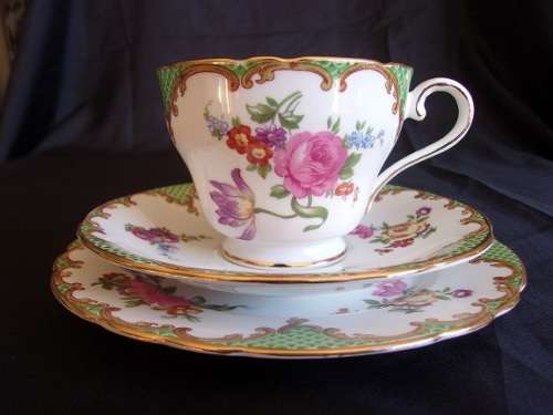 Vintage Aynsley "Wilton Green" tea trio B971