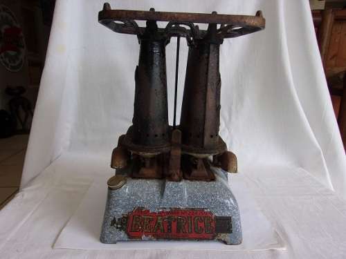 Vintage Beatrice No.33 double burner paraffin stove