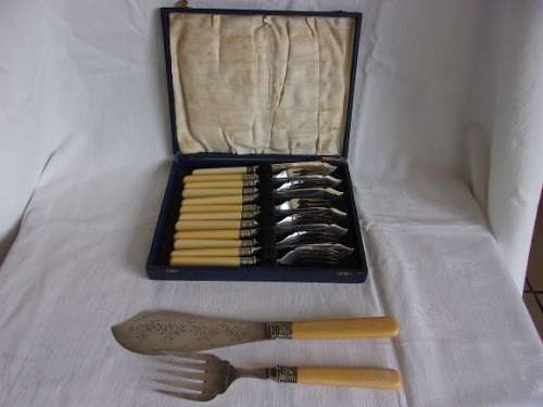 Antique boxed set of 6 plated bone handled fish knives & forks and separate fish servers