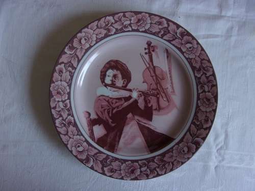 Pink Delft Oude Molen Fabriek B.V. Special Limited Collectors Edition plate - The Flute Player Plate