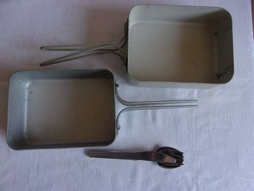 Set of 2 vintage SADF dixies and cutlery set (pikstel) for 1 bid