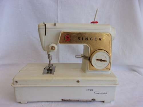 Vintage children's learning Singer Golden Panoramic 67B battery operated sewing machine