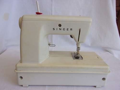 Vintage children's learning Singer Golden Panoramic 67B battery operated sewing machine