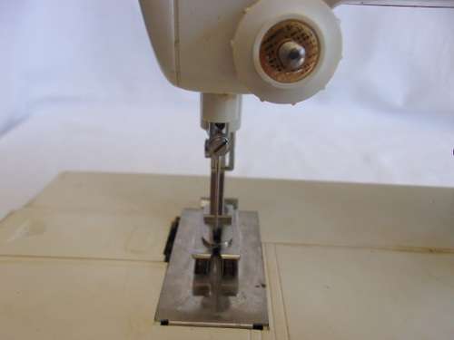 Vintage children's learning Singer Golden Panoramic 67B battery operated sewing machine