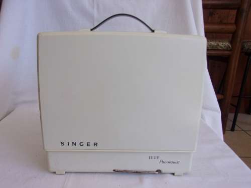 Vintage children's learning Singer Golden Panoramic 67B battery operated sewing machine
