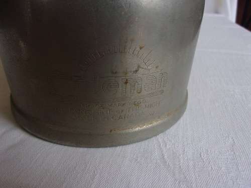 Complete vintage Coleman no. 249 kerosene pressure lamp - made in Canada